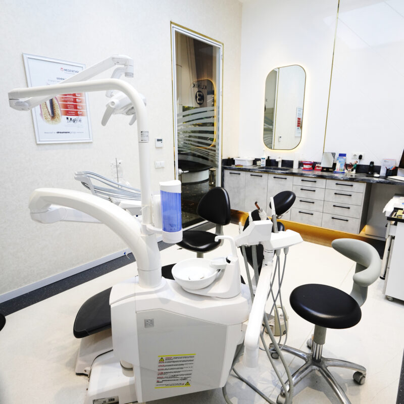 Cabinet for dental treatment in alar dent